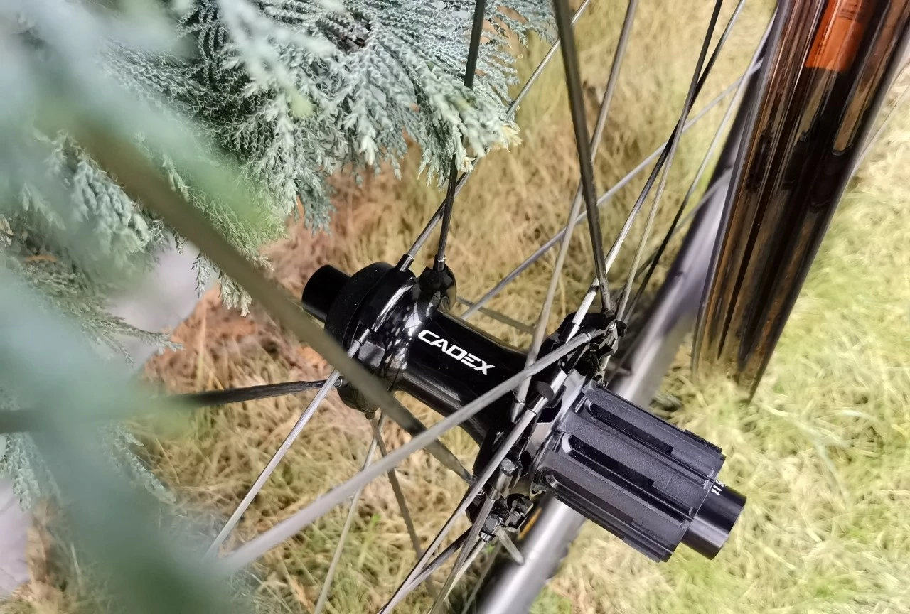 Cadex 36 Disc Carbon Tubeless Hinterrad 4 Cadex 36 Disc Carbon Tubeless Hinterrad – Bild 2