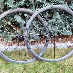 CADEX 42 Disc Carbon Tubeless Laufradsatz Steckachse