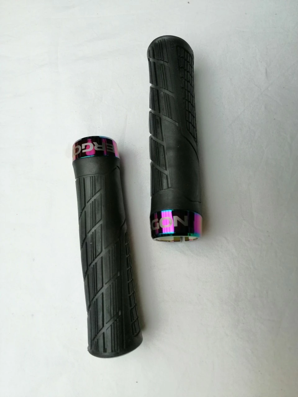 Ergon GE1 Evo Regular Oil Slick Fahrrad Lenker Griffe 4 Ergon GE1 Evo Regular Oil Slick Fahrrad Lenker Griffe – Bild 2